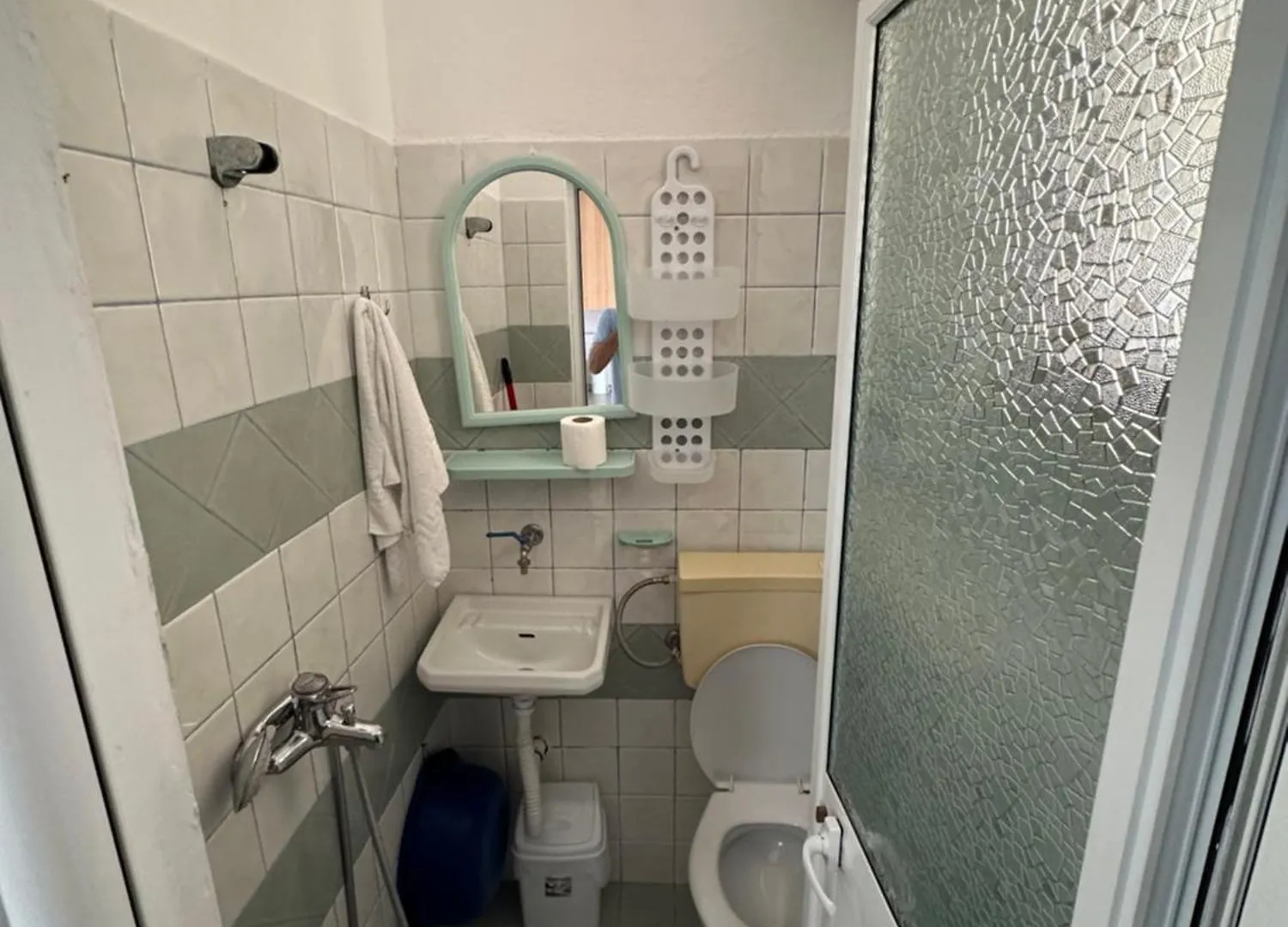 Takas Hotel Radhimë