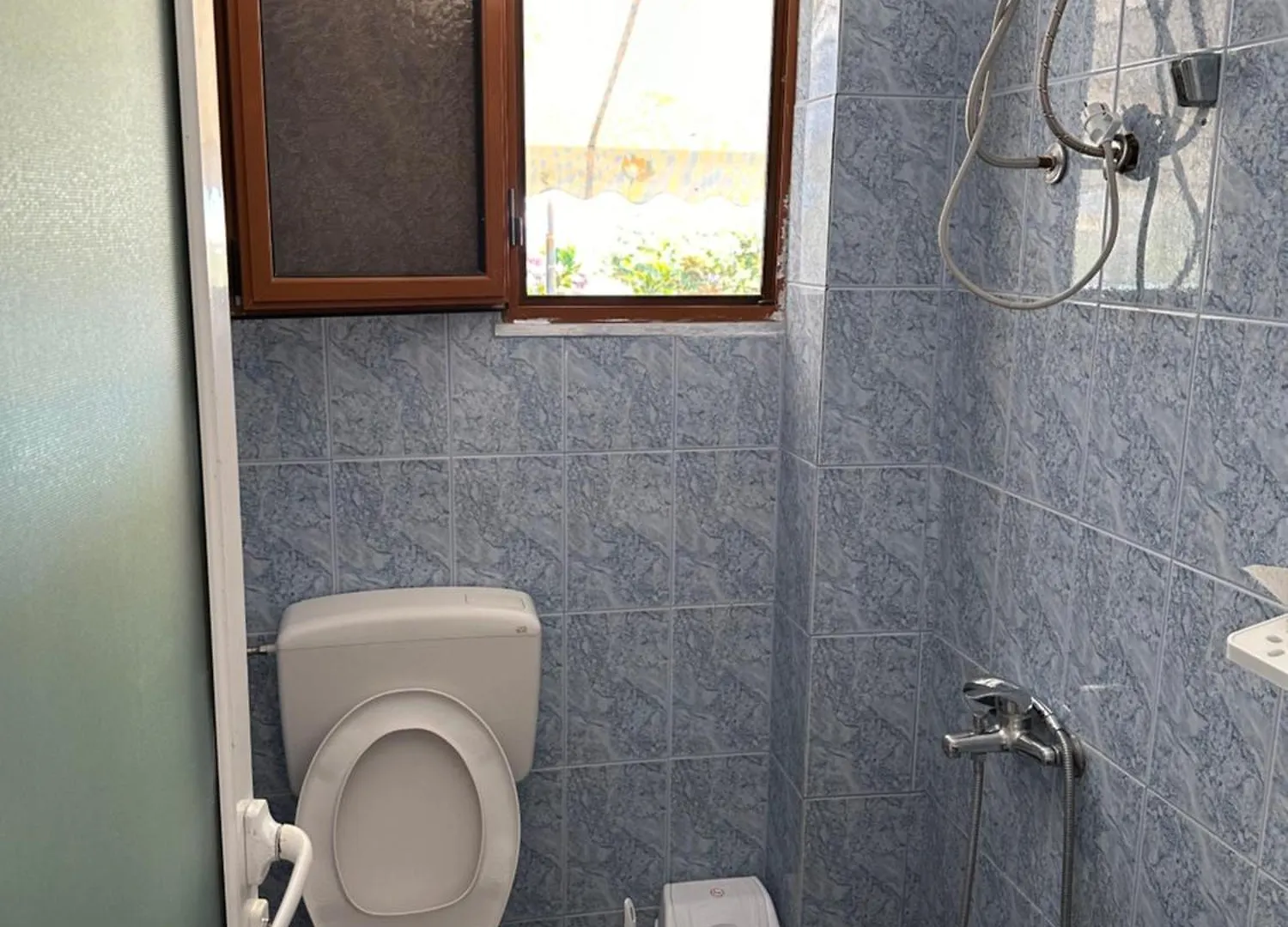 Takas Hotel Radhimë