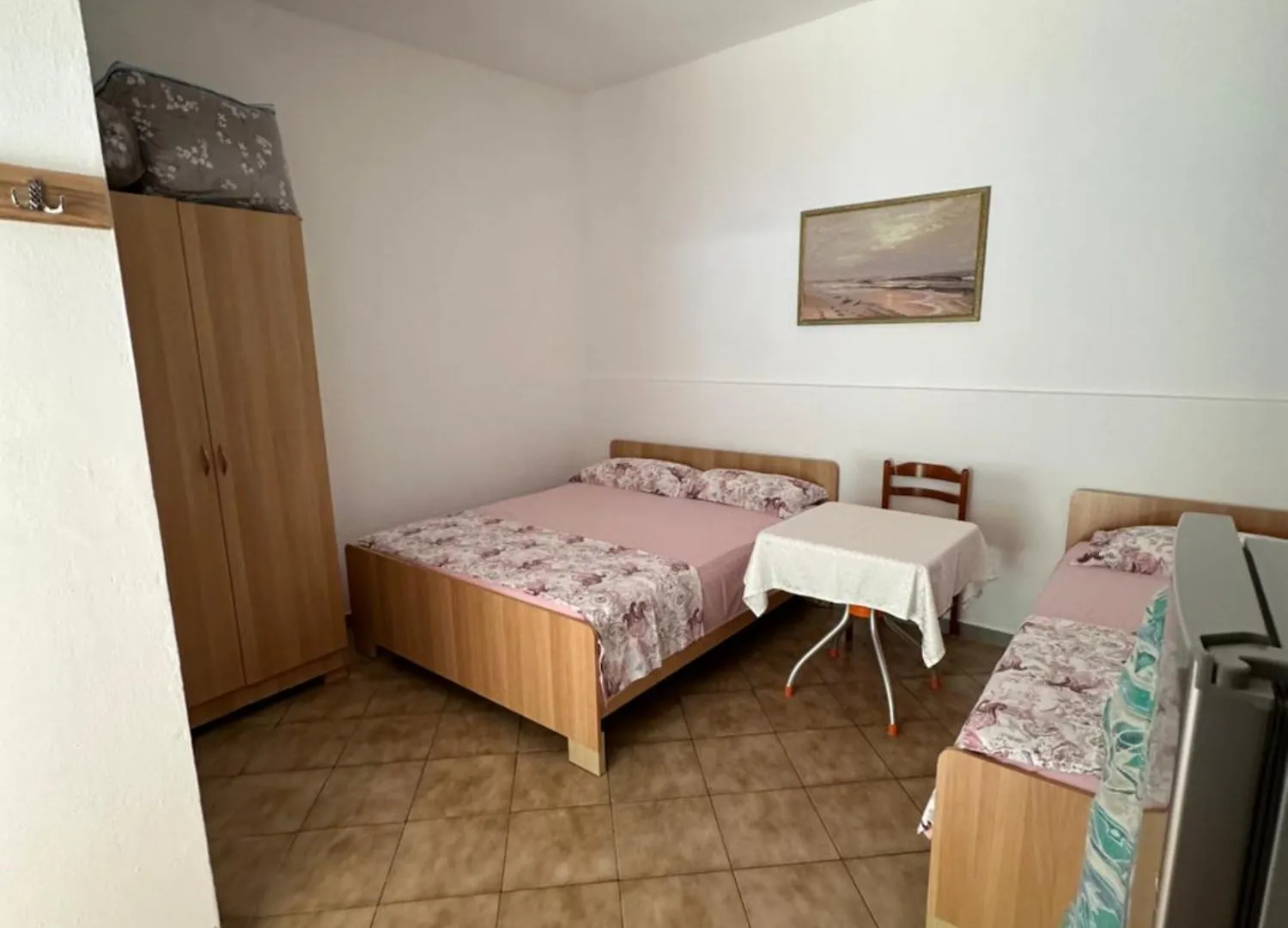Takas Hotel Radhimë