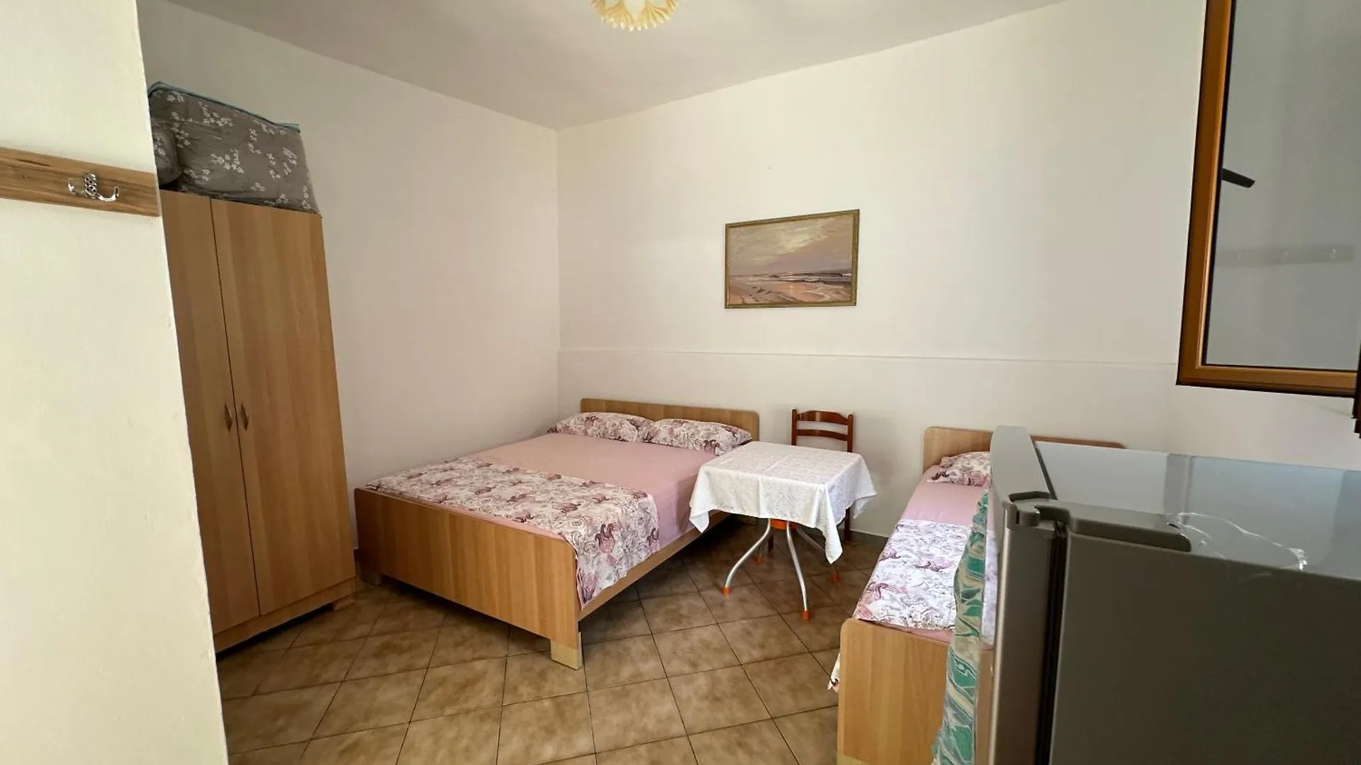 Takas Hotel Radhimë