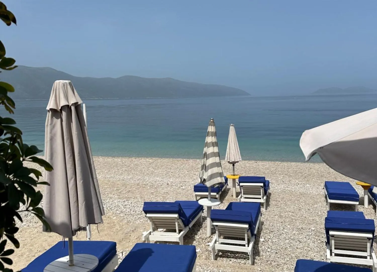 Takas Hotel Radhimë