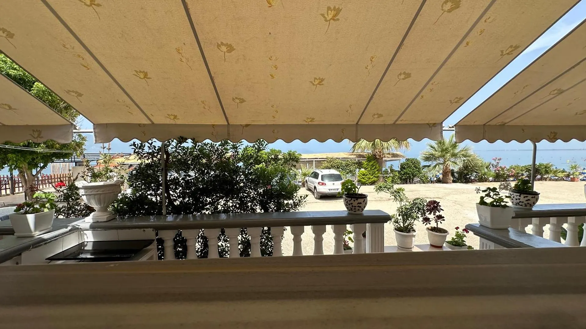 Takas Hotel Radhimë 2*,  Albania