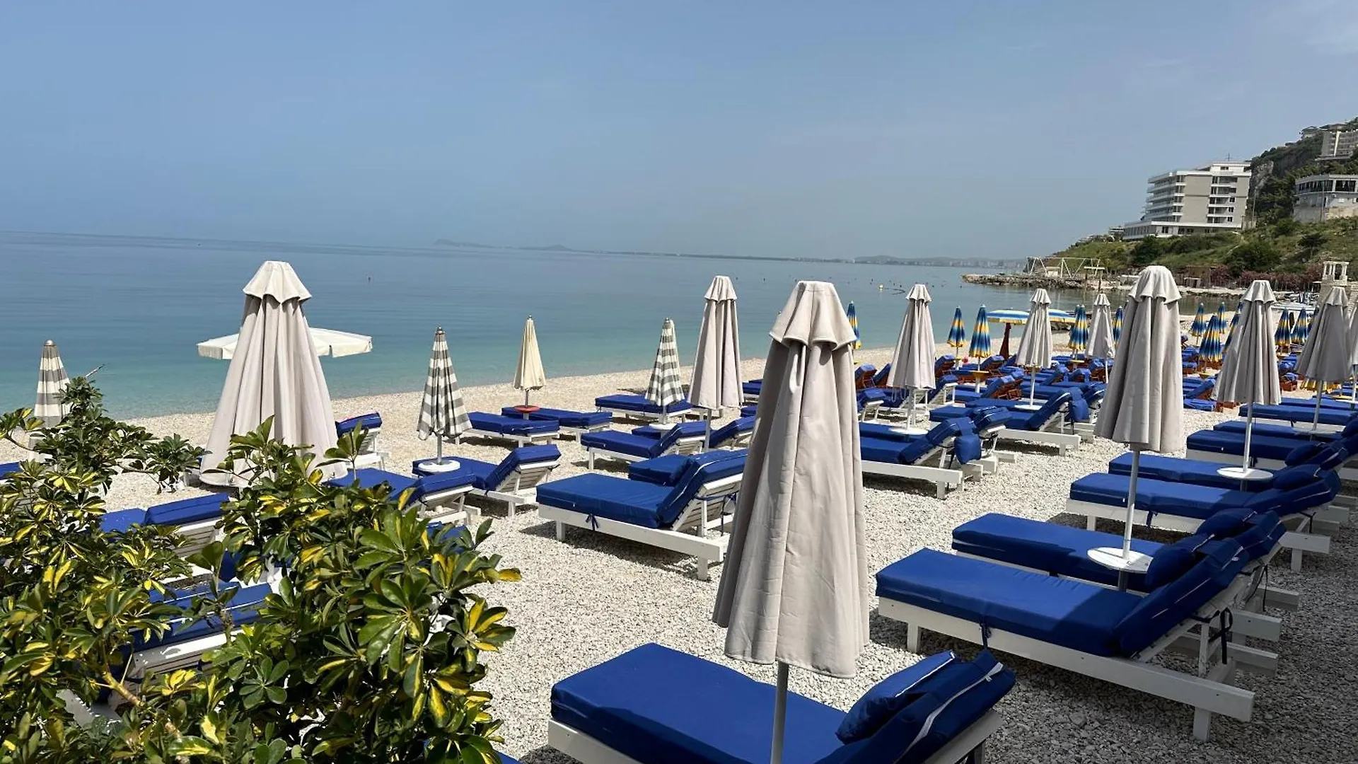 Takas Hotel Radhimë