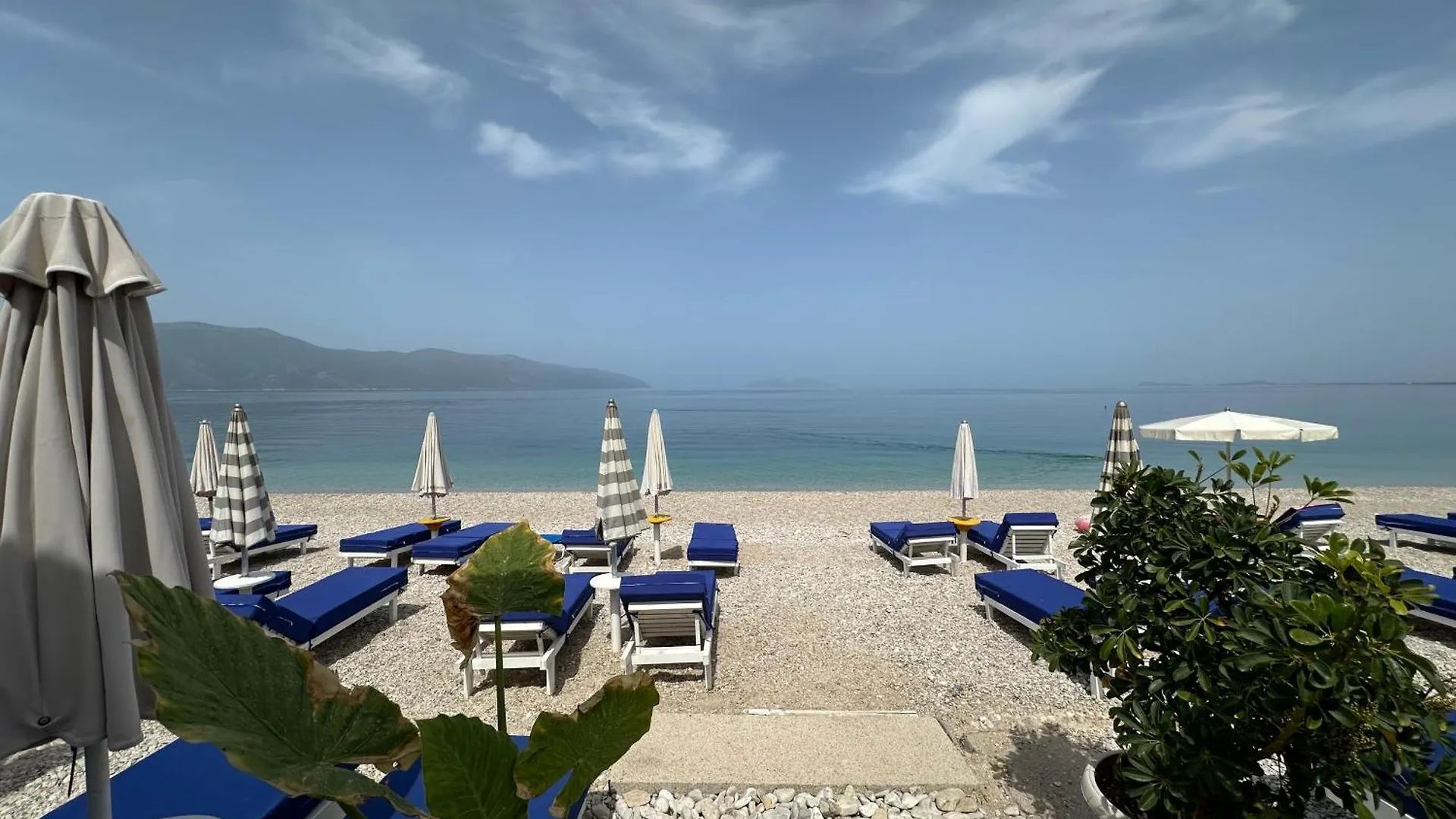 **  Takas Hotel Radhimë Albania