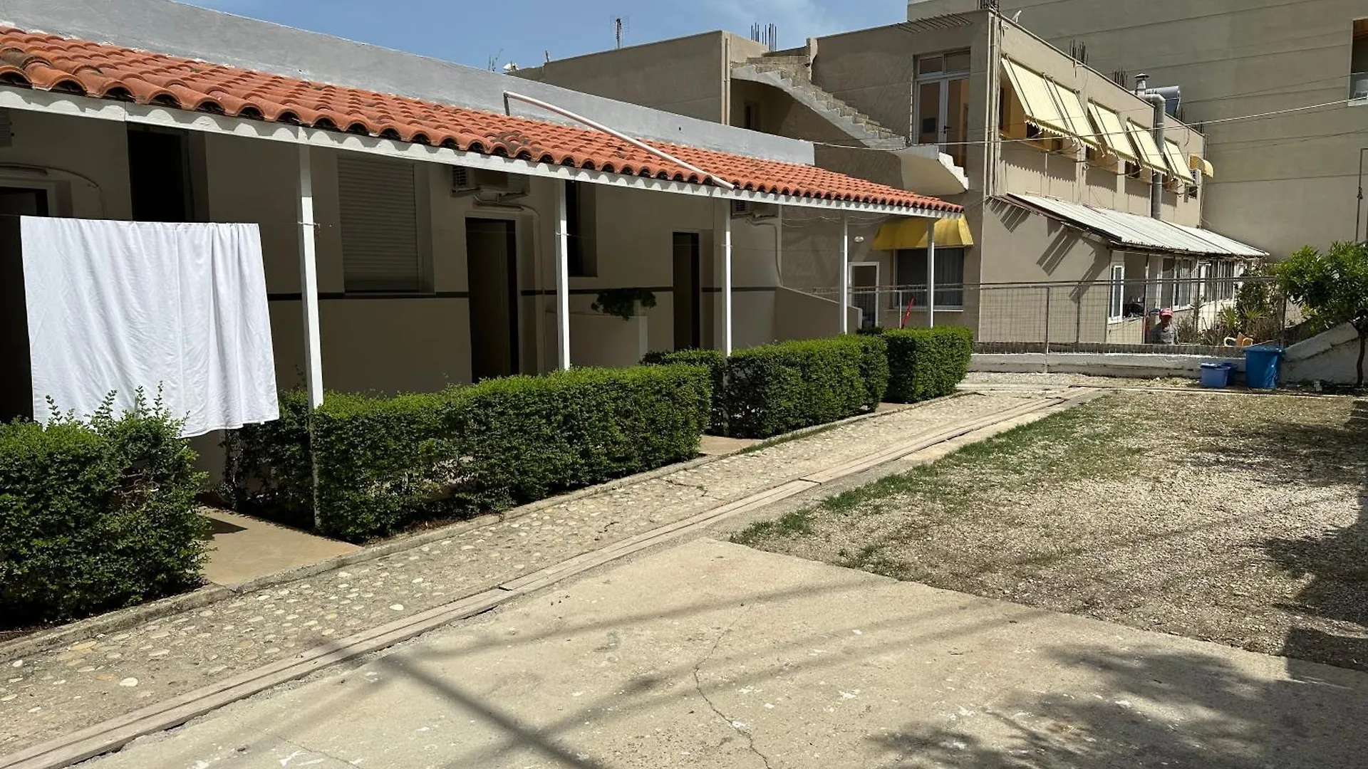 **  Takas Hotel Radhimë Albania