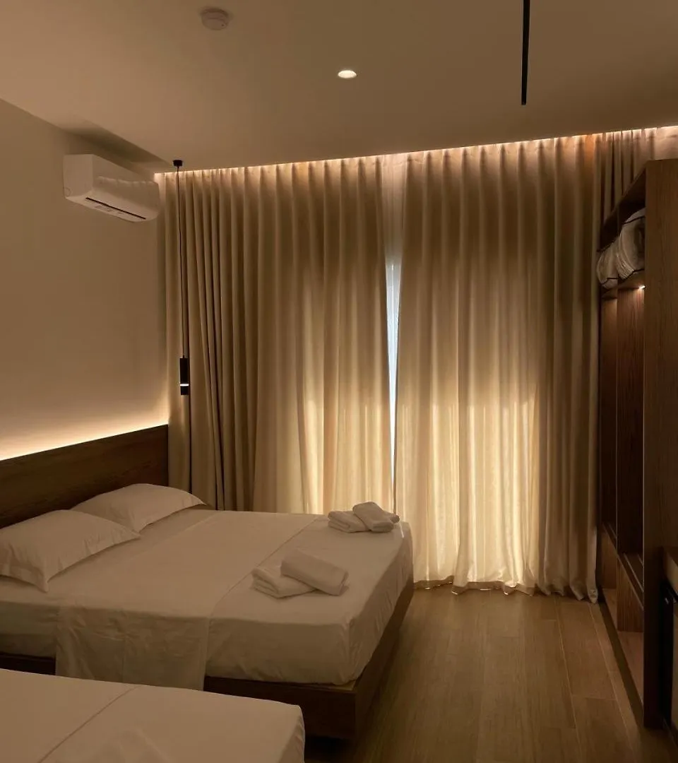 Takas Hotel Radhime 2*,