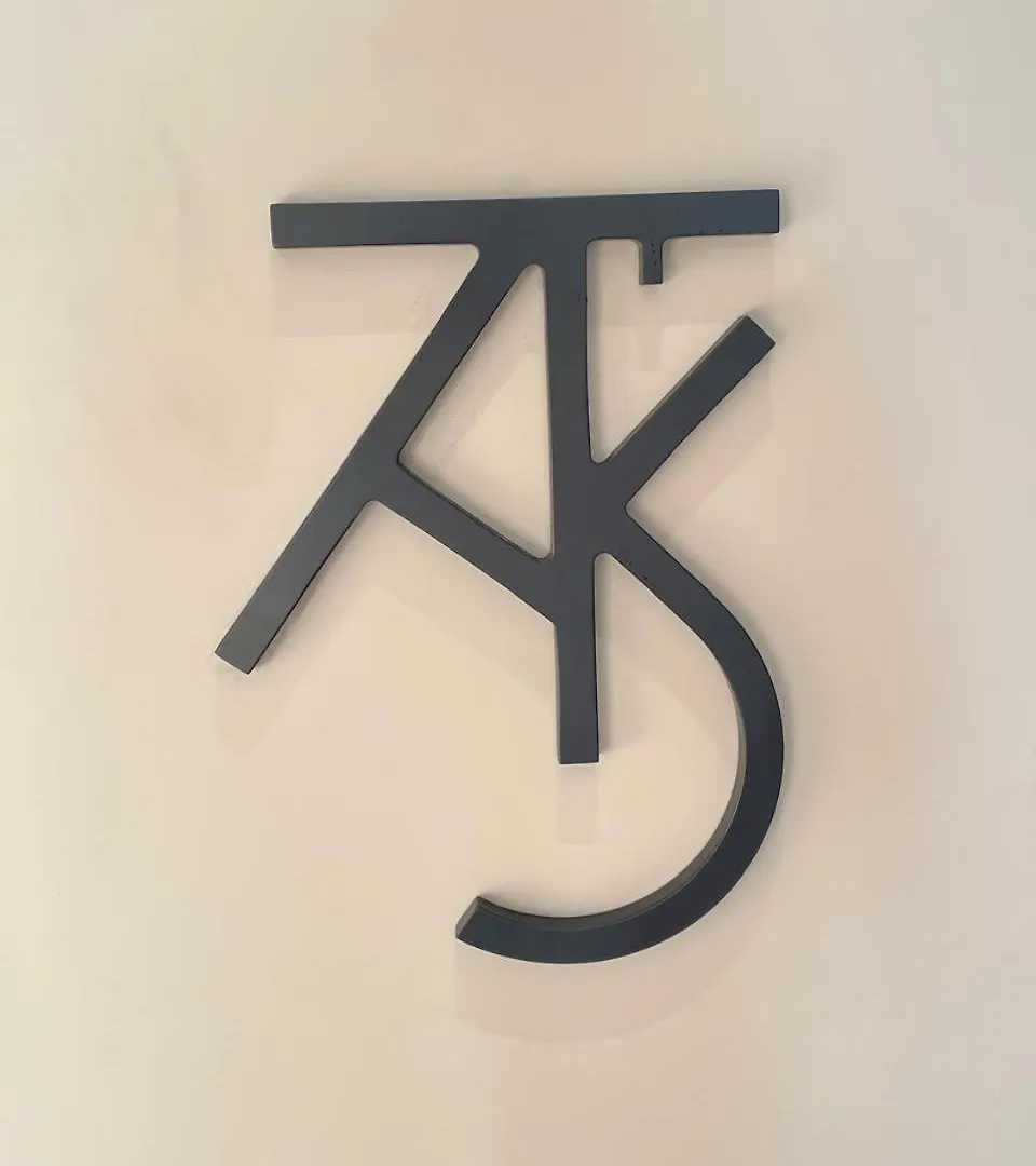Takas Hotel Radhimë