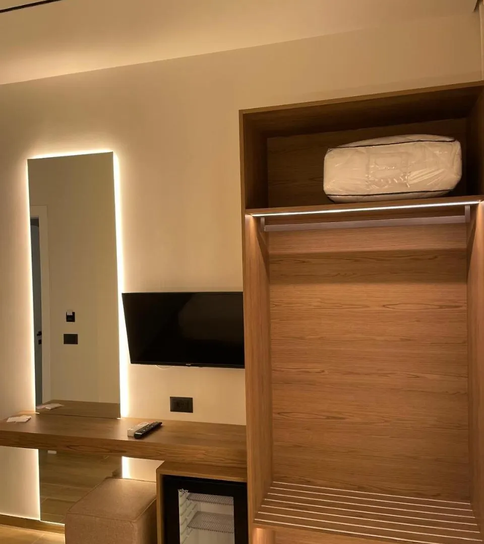 **  Takas Hotel Radhimë Albánie