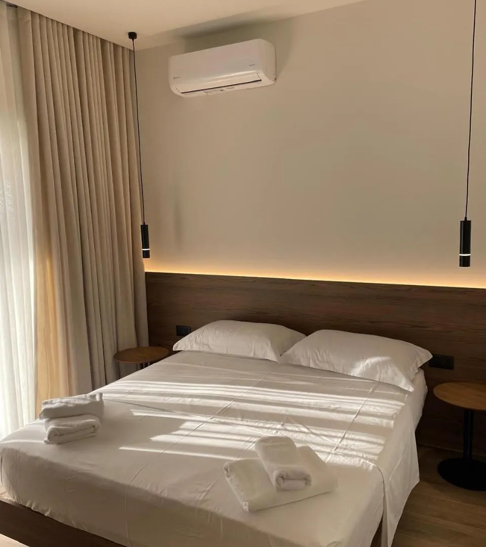 Takas Hotel Radhimë 2*,