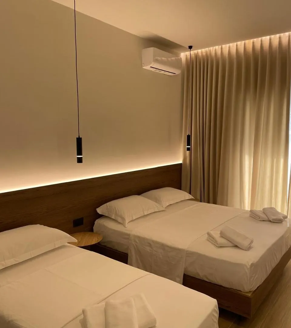 Takas Hotel Radhimë