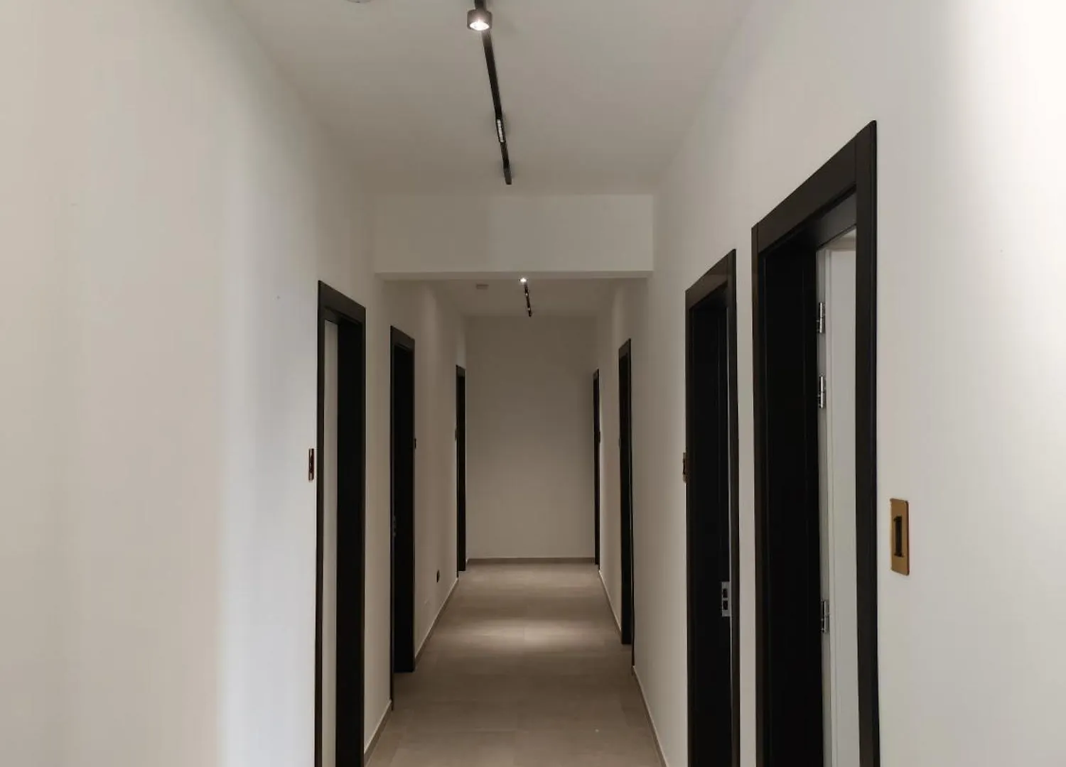 Takas Hotel Radhimë